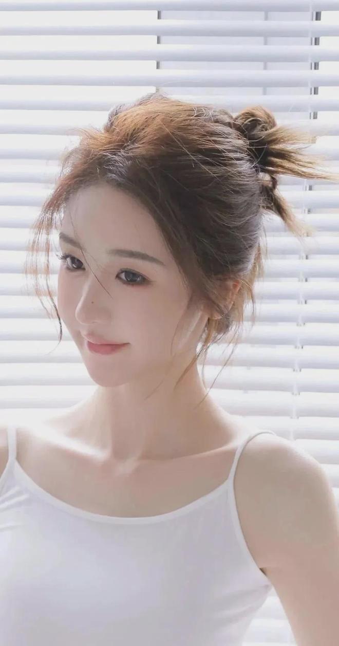 穿纯白jk配乳白水手袜 - 穿纯白jk配乳白水手袜老版下载V